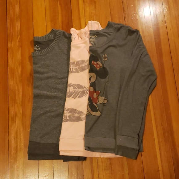 American Eagle Outfitters Sweaters - American Eagle Plush sweatshirts